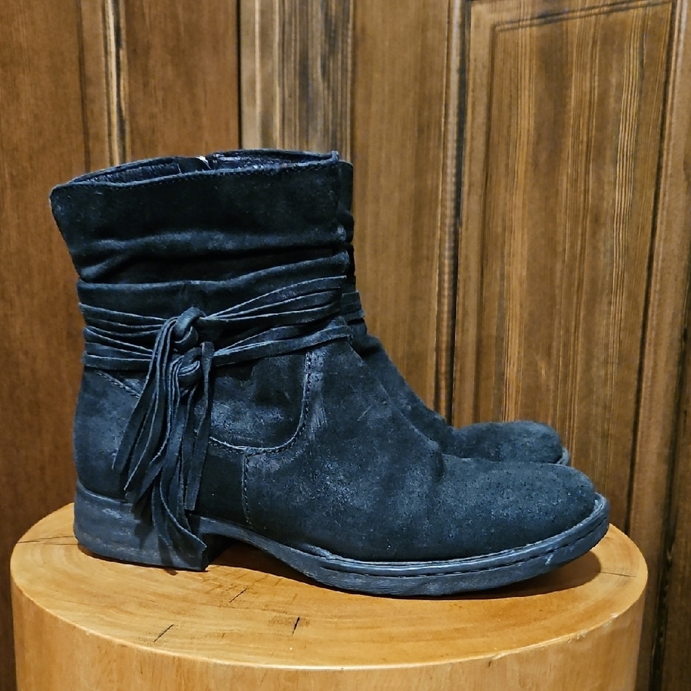 Born Boots Cross Ankle Bootie Black Suede Tassles Strappy Fringe Sz 7.5